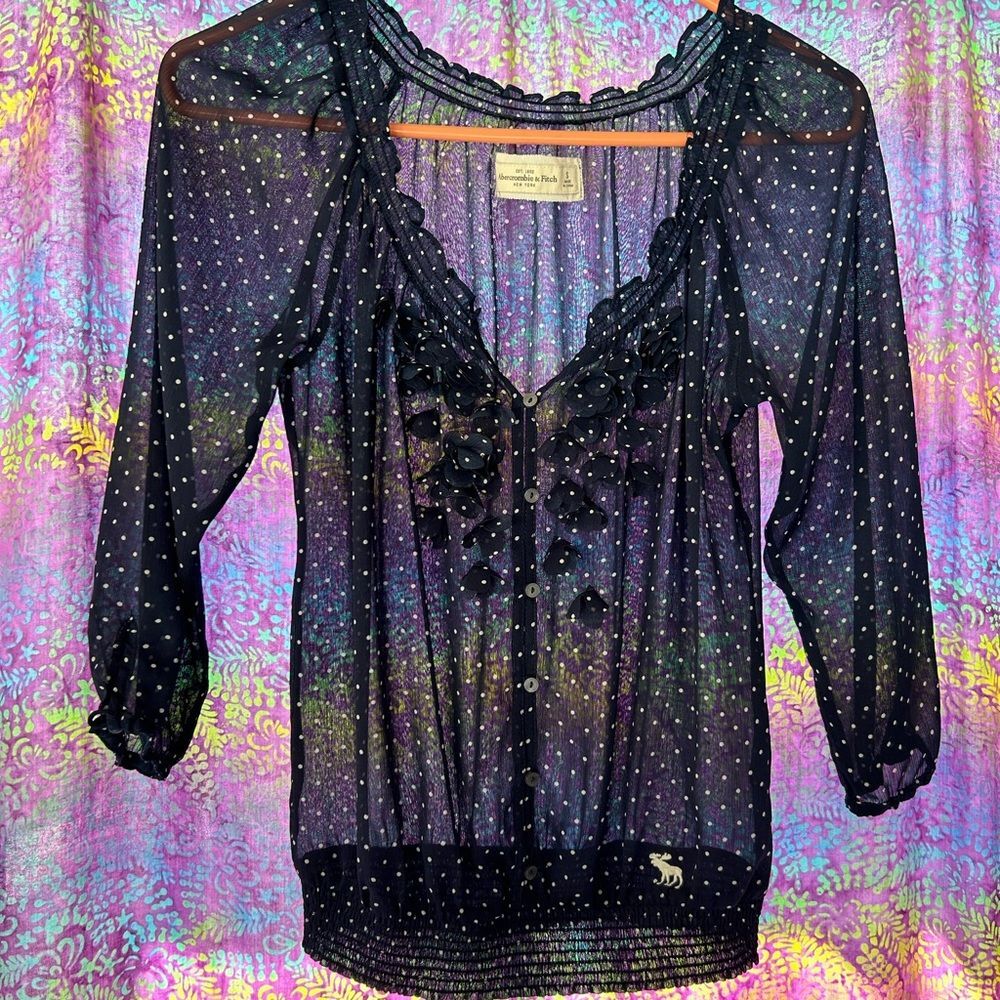 Abercrombie and Fitch blue & white polka dot 3/4 sleeve sheer blouse size small